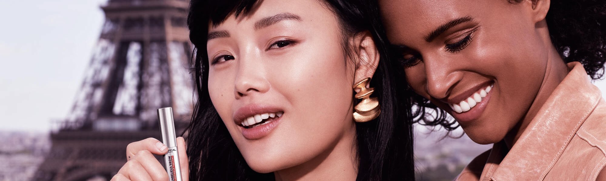 Soldes Soins Et Beauté -Soldes Soins Et Beauté EyeBrow 2 female models smiling